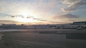 （本当は元日の朝の写真が欲しいところなんですがそれっぽいのが無くてJFK空港の夕方の写真で代用）